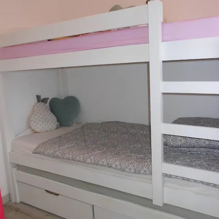 Appt 2 Pieces 21m2 + Loggia 7m2 Ref 4035 *