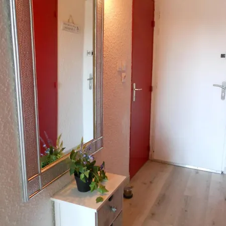 Appt 2 Pieces 21m2 + Loggia 7m2 Ref 4035 Lejlighed