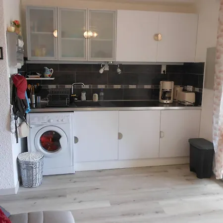 Appt 2 Pieces 21m2 + Loggia 7m2 Ref 4035 Lejlighed