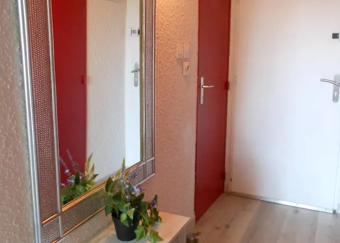 Appt 2 Pieces 21m2 + Loggia 7m2 Ref 4035 Lejlighed